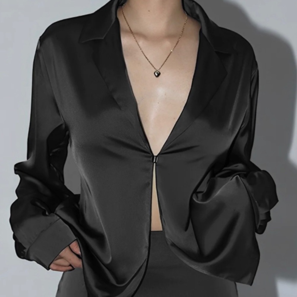 Black blouse from commense boutique. size xs and never worn- still with tags.